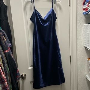 AMAZON SATIN DRESS MIDCALF LENGTH WITH LEFT SIDED SLIT (mediumish)